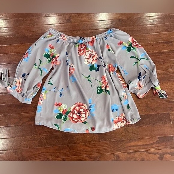 Peach Love California off shoulder gray floral top size small - Picture 2 of 6